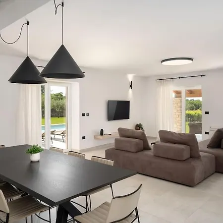 Sole Divino By Briskva Villa *