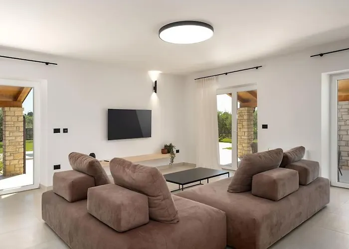 Sole Divino By Briskva Villa *